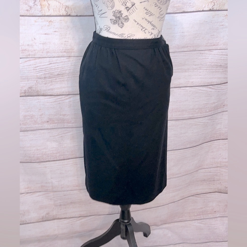 Pendleton Skirt Black Vintage Size 8P Petite Virgin Wool Midi
